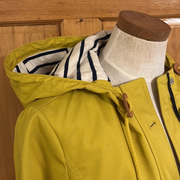 Talbots raincoat - Picture 2 of 9